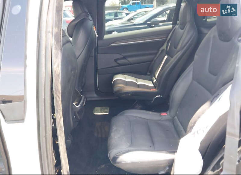 Позашляховик / Кросовер Tesla Model X 2023 в Чернівцях