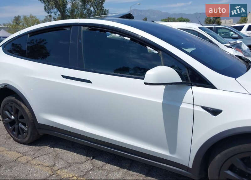 Позашляховик / Кросовер Tesla Model X 2023 в Чернівцях