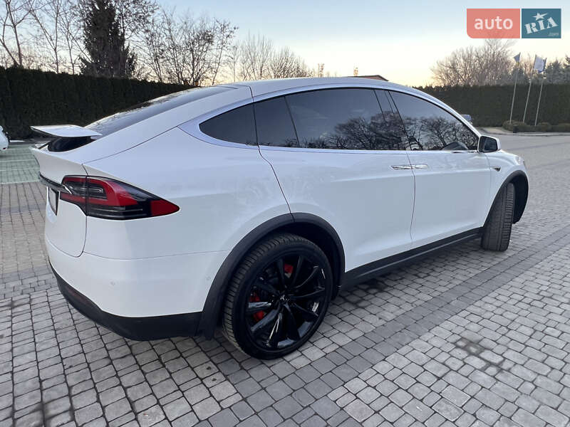 Позашляховик / Кросовер Tesla Model X 2016 в Львові