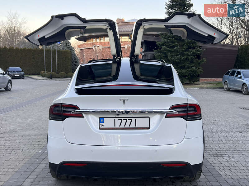 Позашляховик / Кросовер Tesla Model X 2016 в Львові