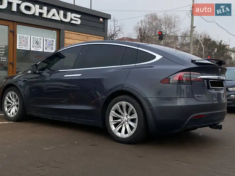 Внедорожник / Кроссовер Tesla Model X 2018 в 