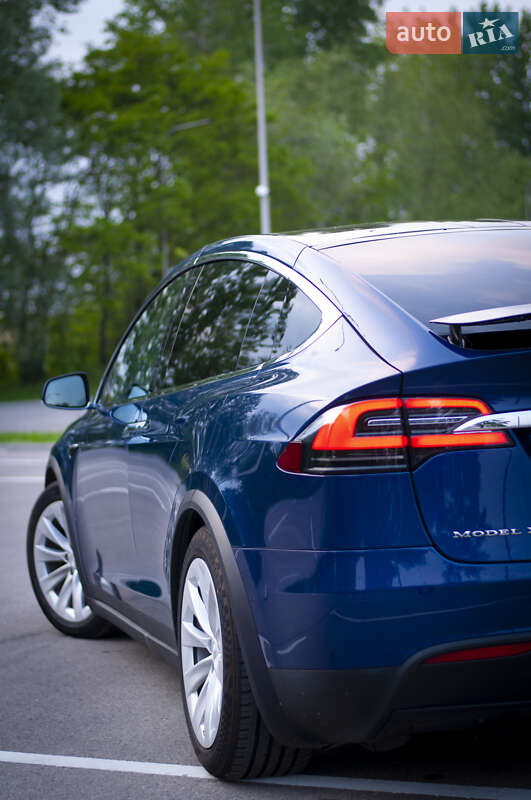 Позашляховик / Кросовер Tesla Model X 2017 в Бучі