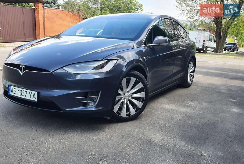 Tesla Model X 2019