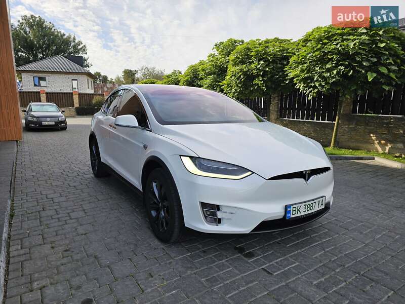 Внедорожник / Кроссовер Tesla Model X 2018 в Ровно