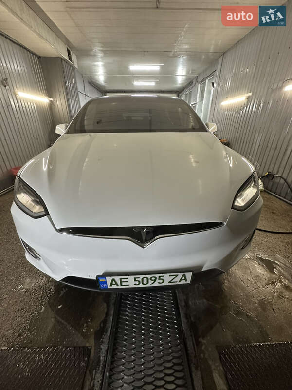 Позашляховик / Кросовер Tesla Model X 2016 в Дніпрі фото 2 Позашляховик / Кросовер Tesla Model X 2016 в Дніпрі