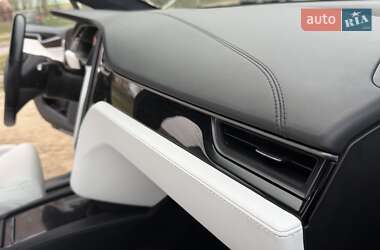 Позашляховик / Кросовер Tesla Model X 2018 в 