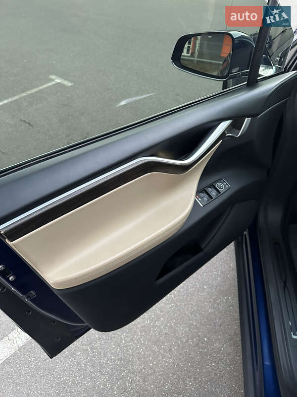 Позашляховик / Кросовер Tesla Model X 2016 в Києві