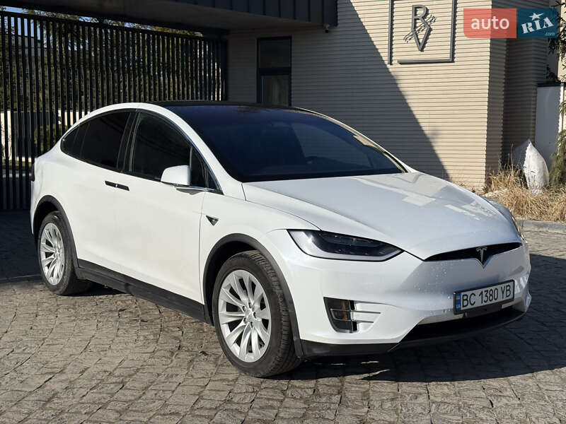 Позашляховик / Кросовер Tesla Model X 2018 в 