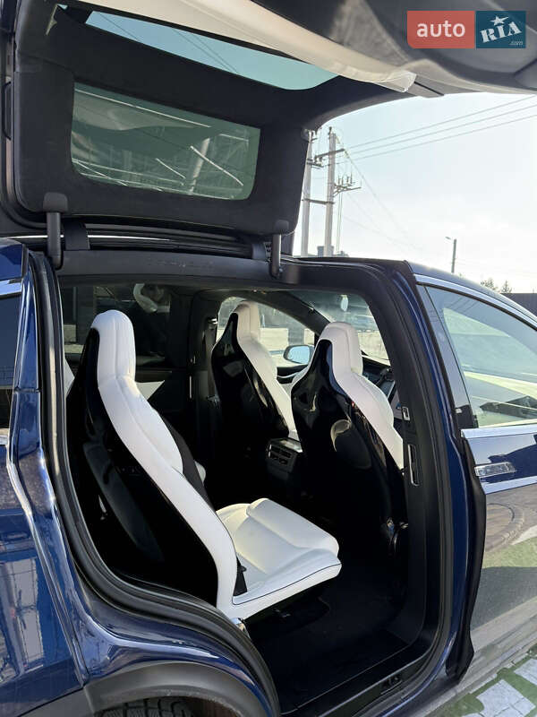 Позашляховик / Кросовер Tesla Model X 2016 в Івано-Франківську