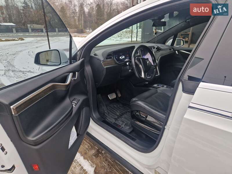 Позашляховик / Кросовер Tesla Model X 2016 в Львові фото 10 Позашляховик / Кросовер Tesla Model X 2016 в Львові