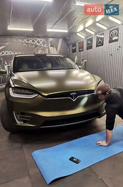 Позашляховик / Кросовер Tesla Model X 2020 в 