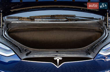 Позашляховик / Кросовер Tesla Model X 2019 в 