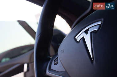 Позашляховик / Кросовер Tesla Model X 2019 в 