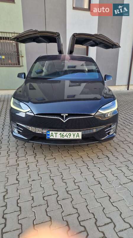Позашляховик / Кросовер Tesla Model X 2018 в Івано-Франківську