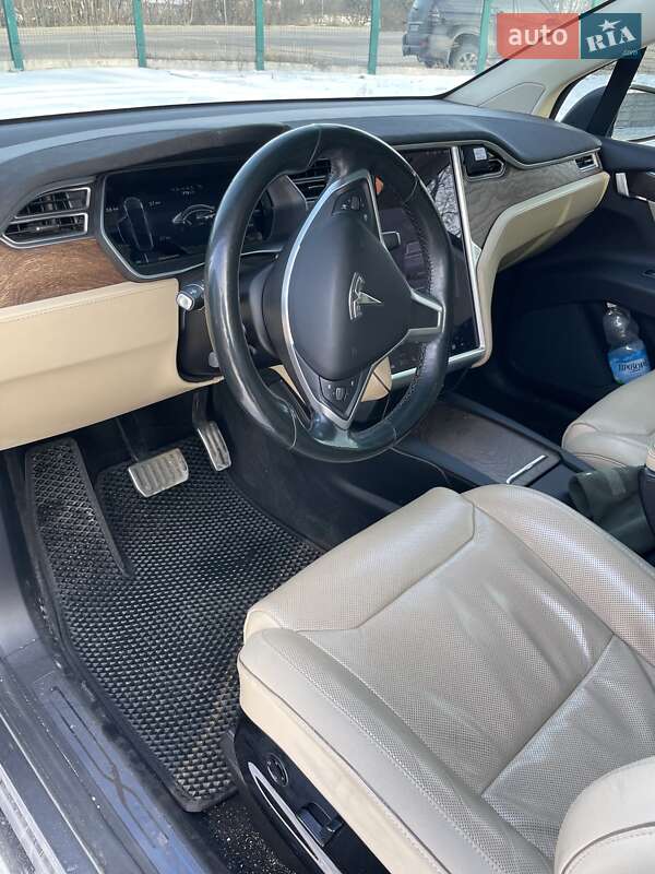 Позашляховик / Кросовер Tesla Model X 2016 в Дніпрі