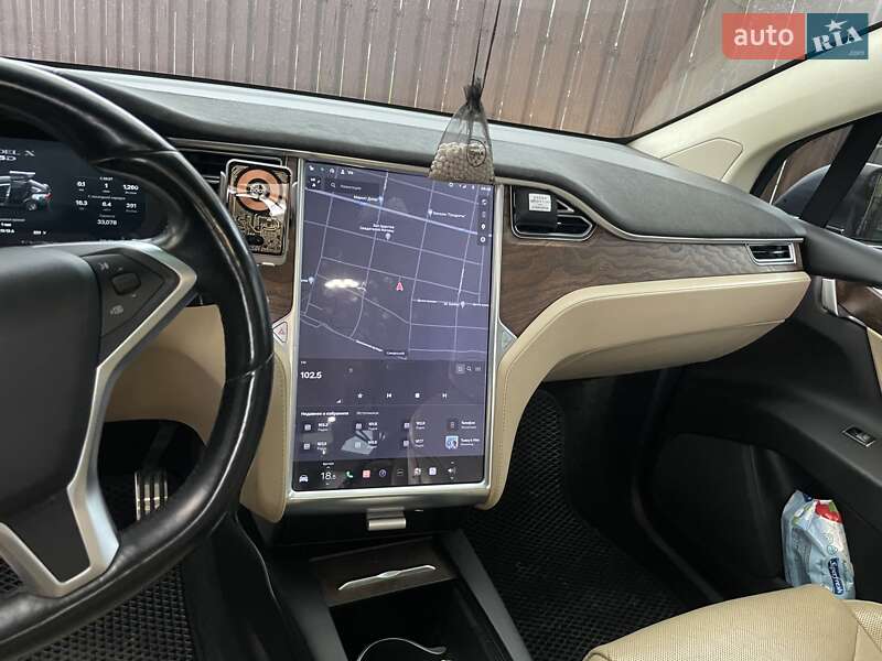 Позашляховик / Кросовер Tesla Model X 2016 в Дніпрі