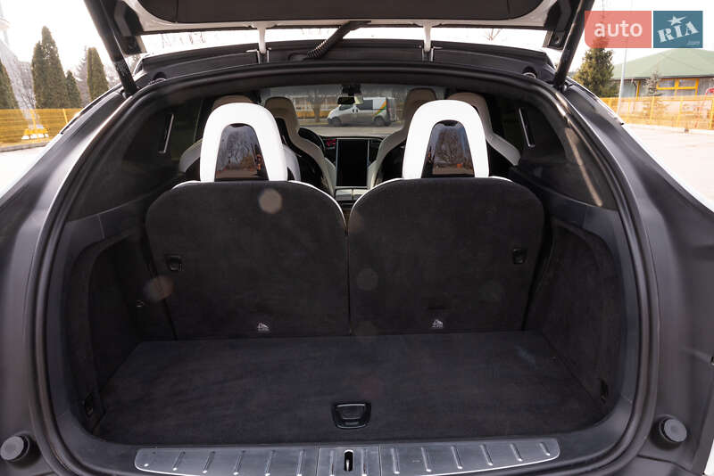 Внедорожник / Кроссовер Tesla Model X 2016 в Александрие