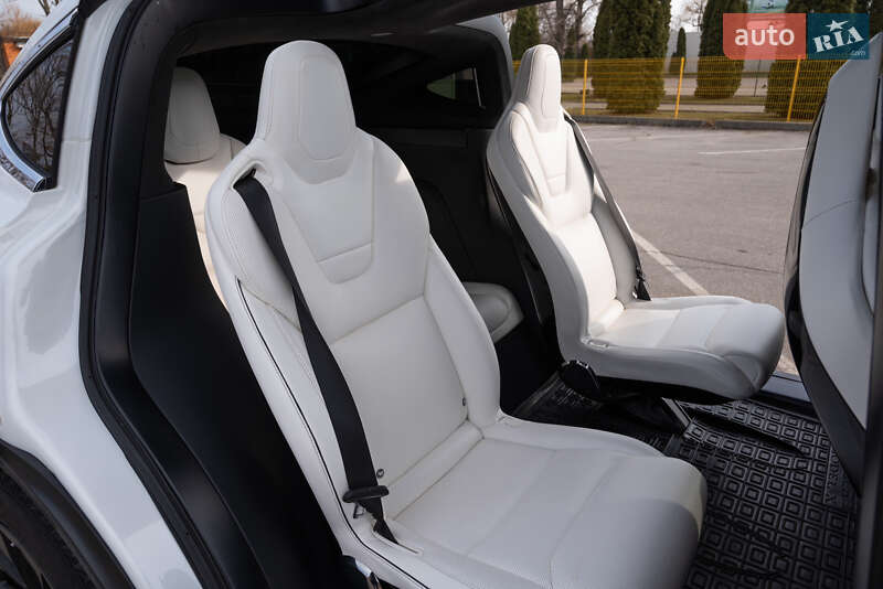 Внедорожник / Кроссовер Tesla Model X 2016 в Александрие