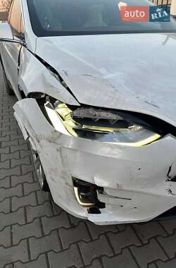 Позашляховик / Кросовер Tesla Model X 2019 в 