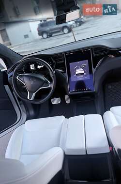 Позашляховик / Кросовер Tesla Model X 2020 в 