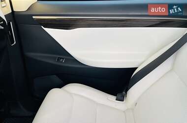 Внедорожник / Кроссовер Tesla Model X 2016 в 