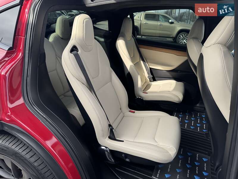 Внедорожник / Кроссовер Tesla Model X 2020 в Ровно