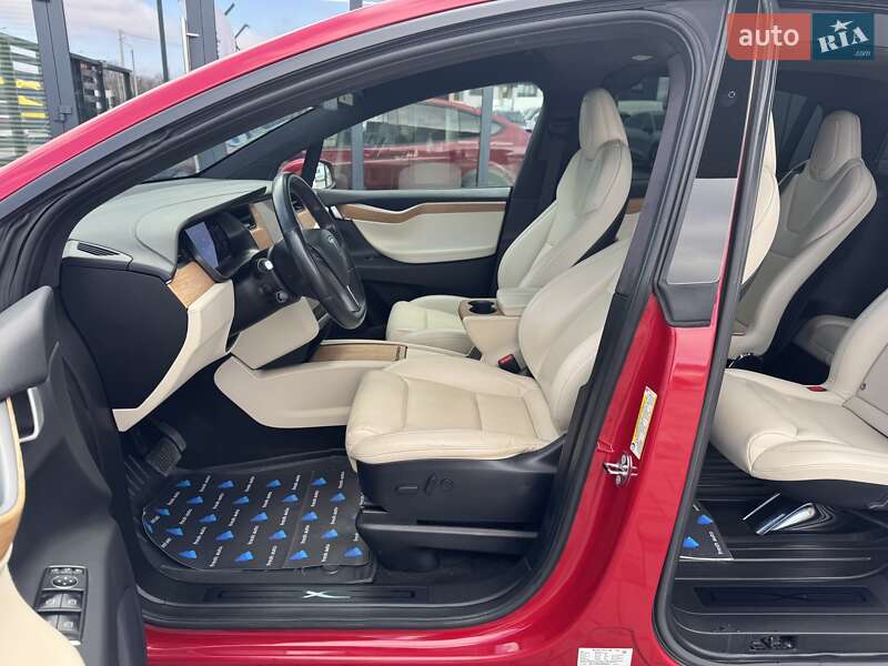 Внедорожник / Кроссовер Tesla Model X 2020 в Ровно