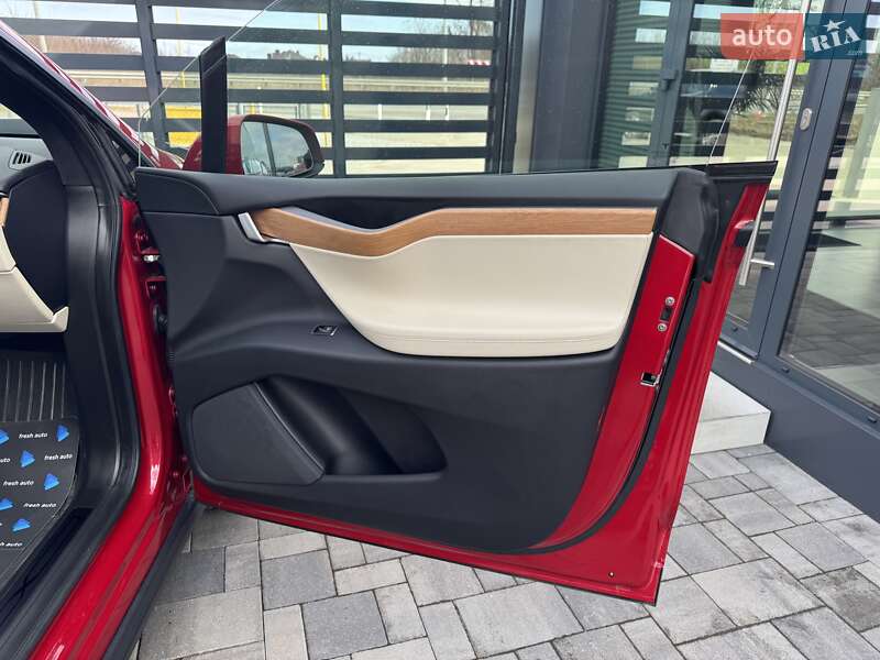 Внедорожник / Кроссовер Tesla Model X 2020 в Ровно
