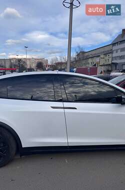 Позашляховик / Кросовер Tesla Model X 2023 в 