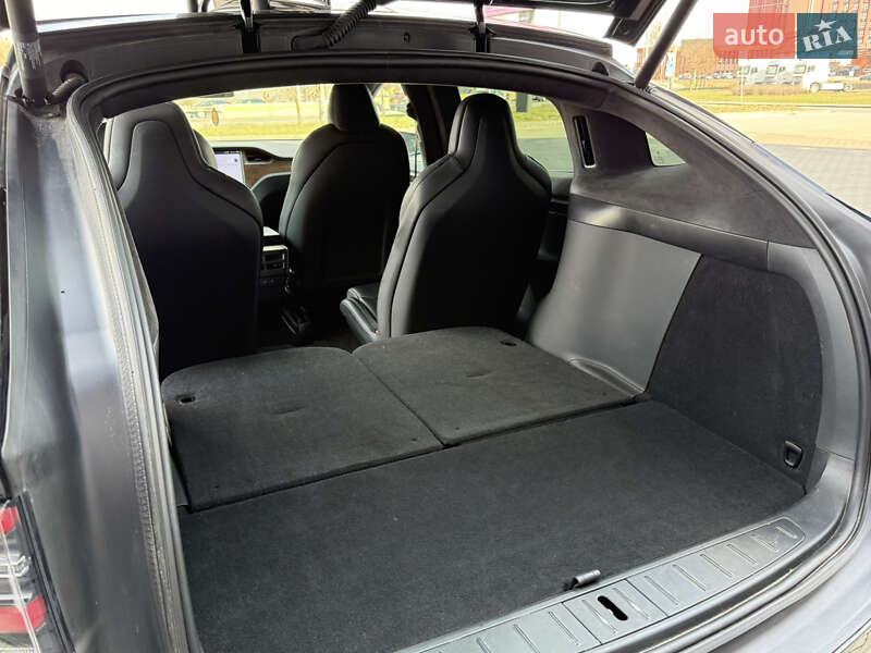 Позашляховик / Кросовер Tesla Model X 2019 в Києві