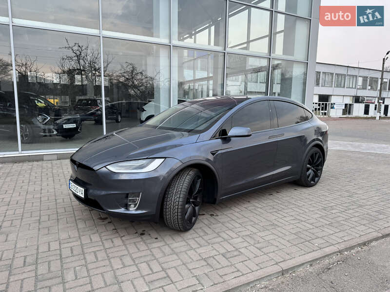 Позашляховик / Кросовер Tesla Model X 2019 в Чернігові