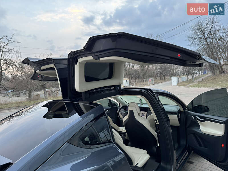 Позашляховик / Кросовер Tesla Model X 2019 в Чернігові