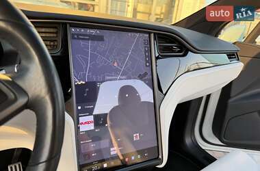 Позашляховик / Кросовер Tesla Model X 2020 в 