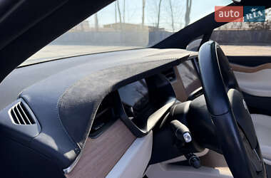 Позашляховик / Кросовер Tesla Model X 2020 в 