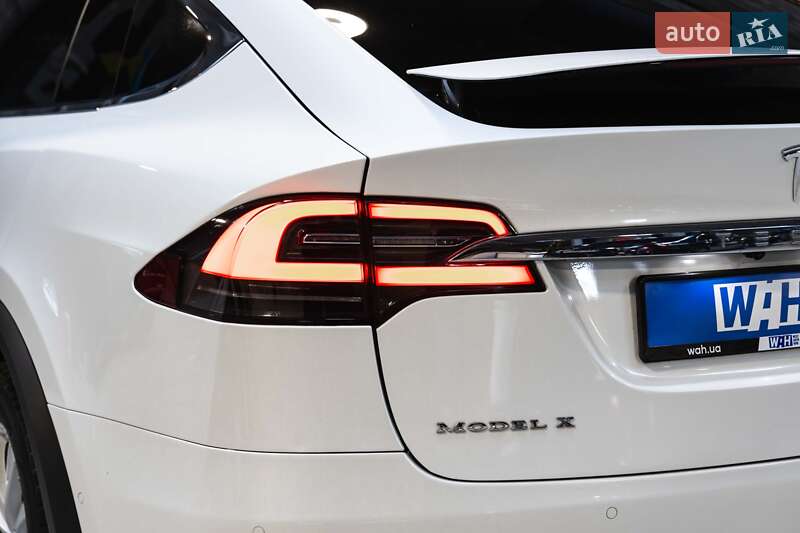 Позашляховик / Кросовер Tesla Model X 2017 в Луцьку