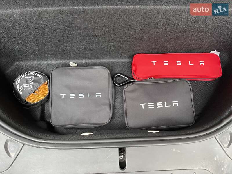 Позашляховик / Кросовер Tesla Model X 2019 в Києві фото 21 Позашляховик / Кросовер Tesla Model X 2019 в Києві