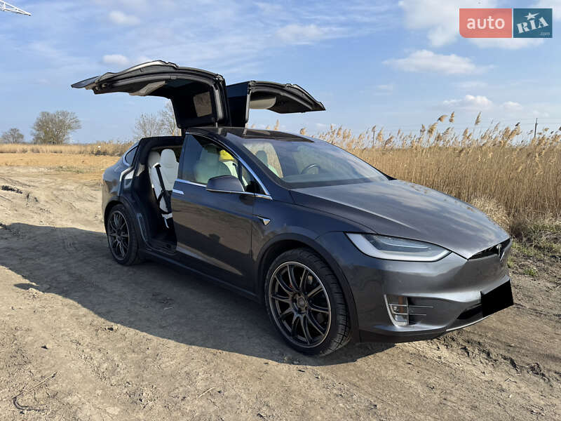 Tesla Model X 2020