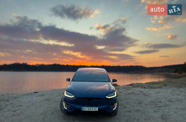 Позашляховик / Кросовер Tesla Model X 2016 в 