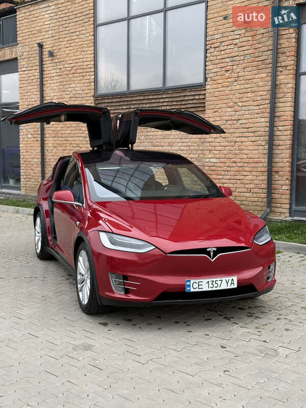 Позашляховик / Кросовер Tesla Model X 2016 в Чернівцях