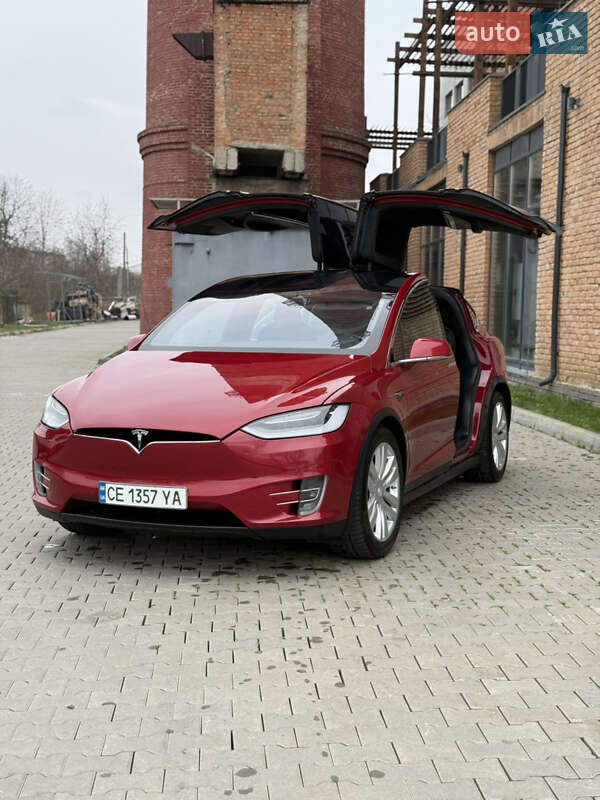 Позашляховик / Кросовер Tesla Model X 2016 в Чернівцях