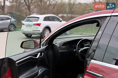 Позашляховик / Кросовер Tesla Model X 2016 в 