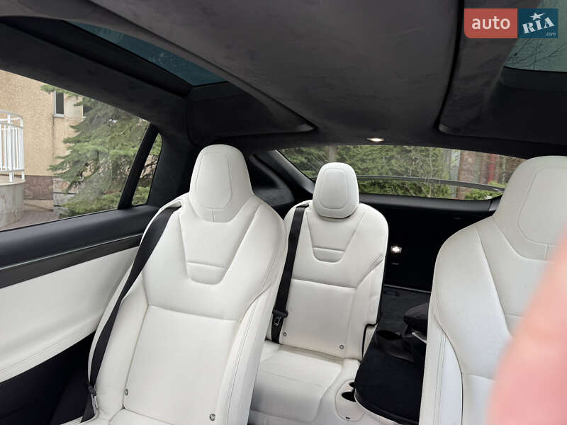 Позашляховик / Кросовер Tesla Model X 2017 в Тернополі