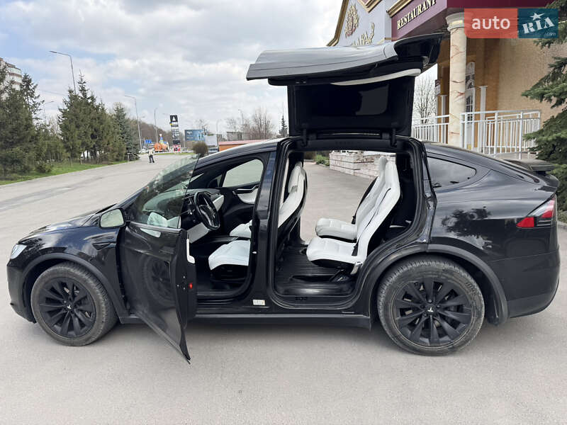 Позашляховик / Кросовер Tesla Model X 2017 в Тернополі