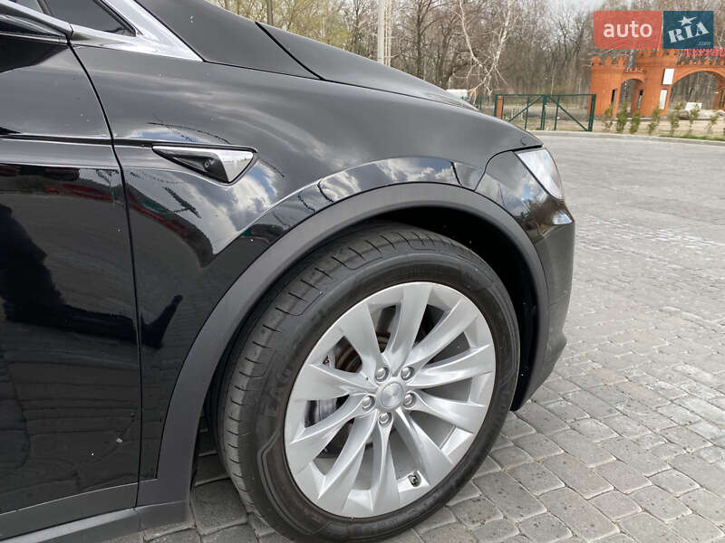 Позашляховик / Кросовер Tesla Model X 2017 в Києві