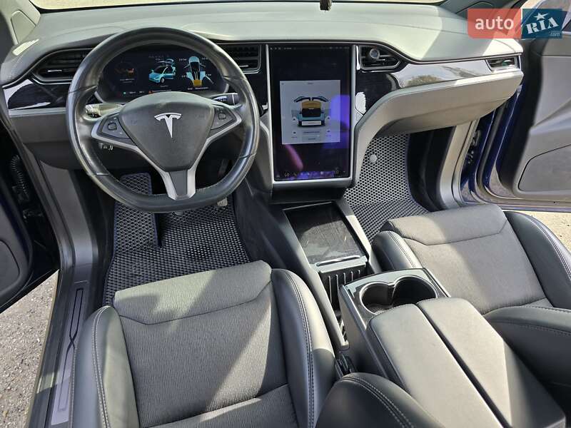 Позашляховик / Кросовер Tesla Model X 2018 в Калуші