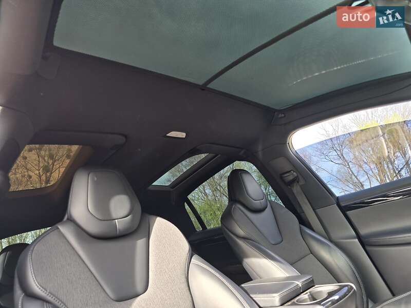 Позашляховик / Кросовер Tesla Model X 2018 в Калуші