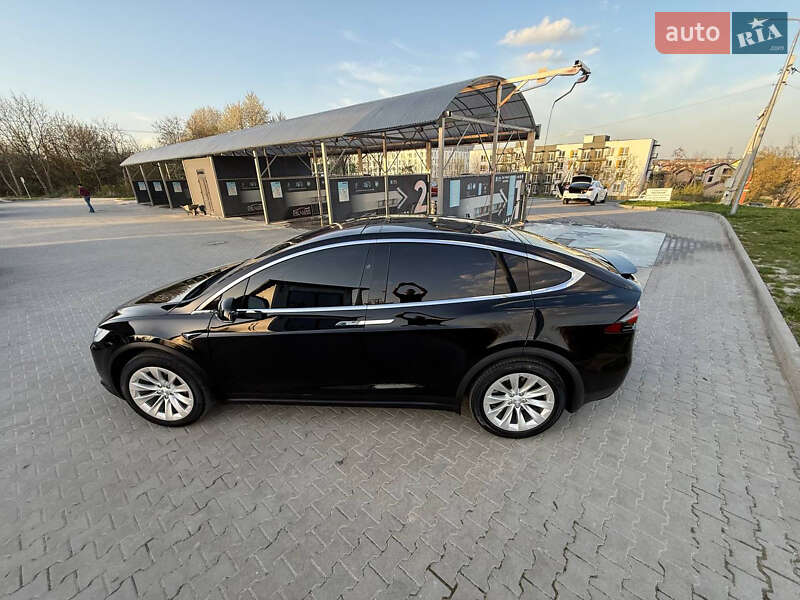 Позашляховик / Кросовер Tesla Model X 2019 в Львові