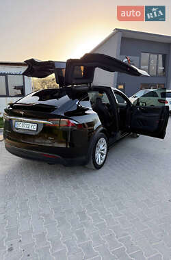 Позашляховик / Кросовер Tesla Model X 2019 в 