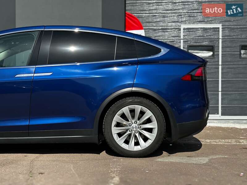 Позашляховик / Кросовер Tesla Model X 2016 в Києві