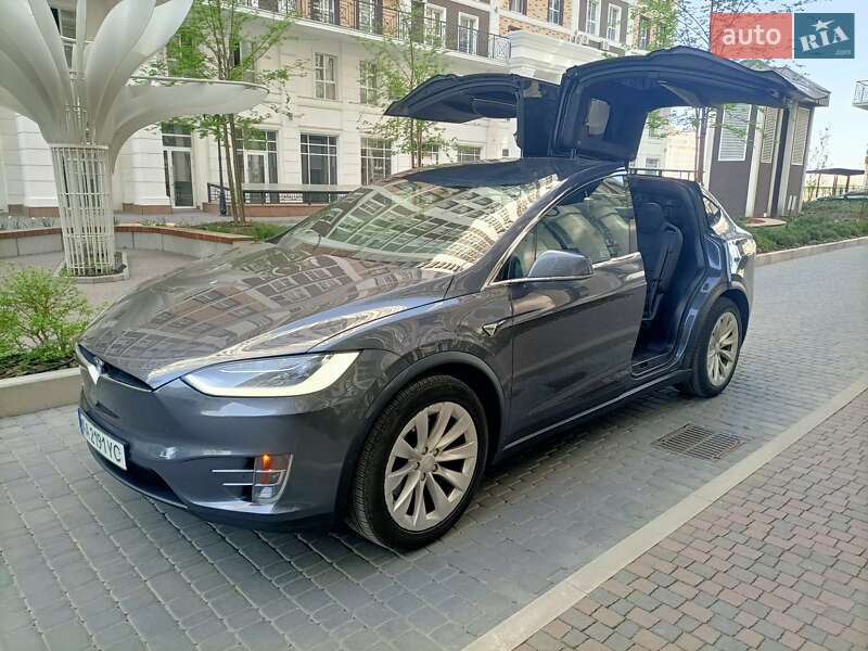 Внедорожник / Кроссовер Tesla Model X 2017 в 